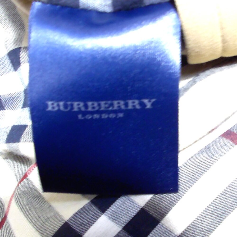 Burberry Unisex Tan Trench Coat, with Belt, Hidden Buttons - Picture 3 of 12